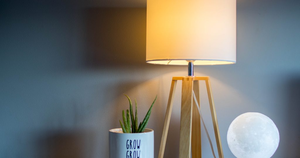 Cum ajuta lumina sa schimbe perceptia asupra spatiului din apartament